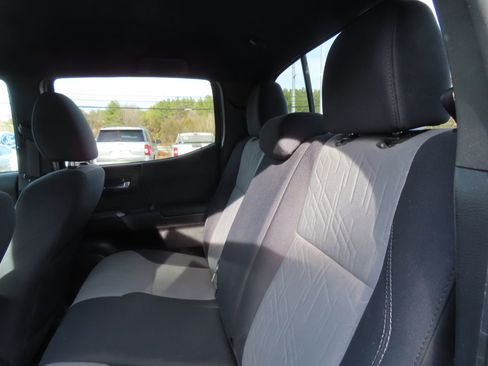 Used 2021 Toyota Tacoma TRD Sport image 33