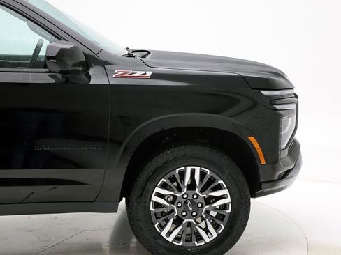 Used 2025 Chevrolet Suburban Z71 image 4