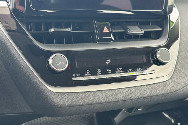 Used 2025 Toyota Corolla LE FWD image 22