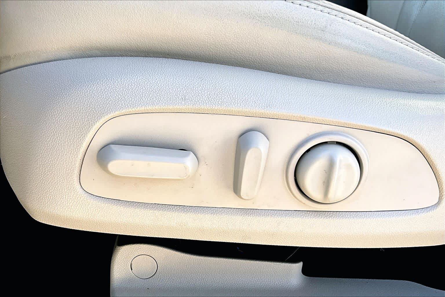 Used 2020 Buick Enclave Essence FWD image 26