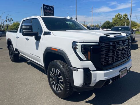 New 2025 GMC Sierra 2500 Denali Ultimate w/ Max Trailering Package image 3