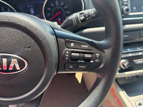 Used 2020 Kia Sedona LX FWD image 18