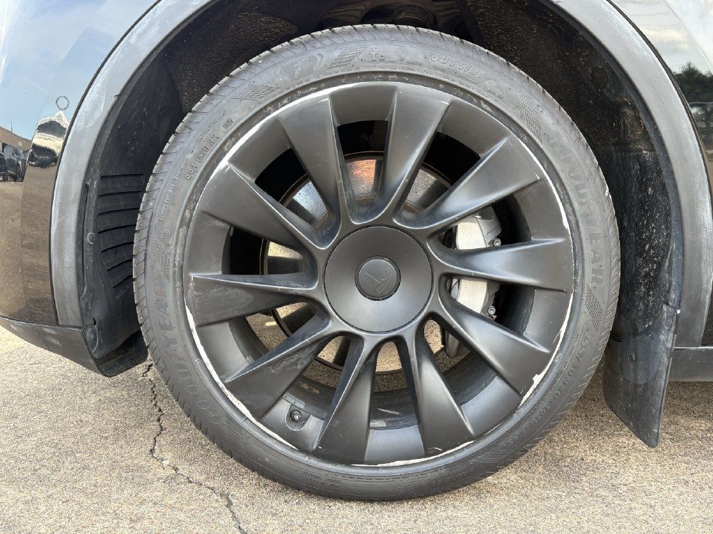 Used 2021 Tesla Model Y 2WD image 9