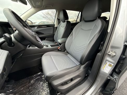 New 2026 Volkswagen Tiguan SE image 12