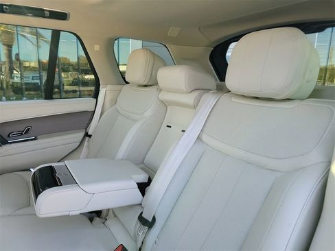 Used 2023 Land Rover Range Rover SE image 15