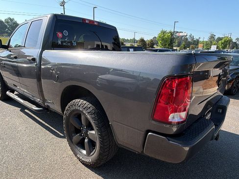 Used 2018 RAM 1500 Express RWD image 10