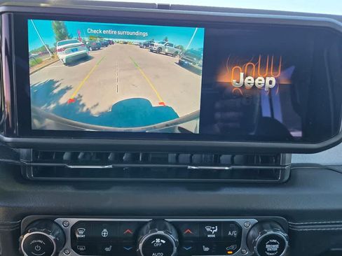 Used 2024 Jeep Wrangler Unlimited Sahara AWD/4WD image 11