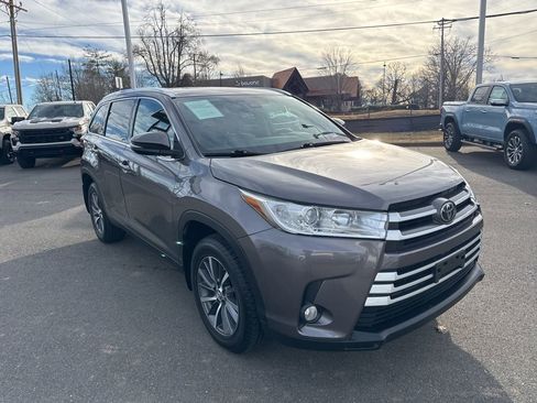 Used 2019 Toyota Highlander XLE image 7