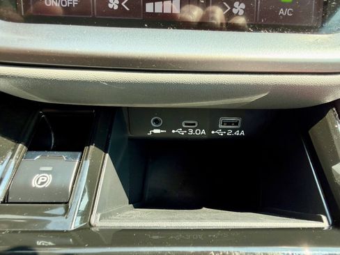 Used 2025 Subaru Outback Premium AWD/4WD image 43