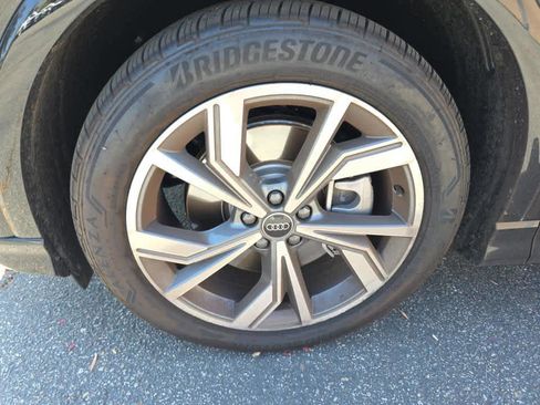 Used 2025 Audi Q4 e-tron Premium Plus w/ Premium Plus image 8