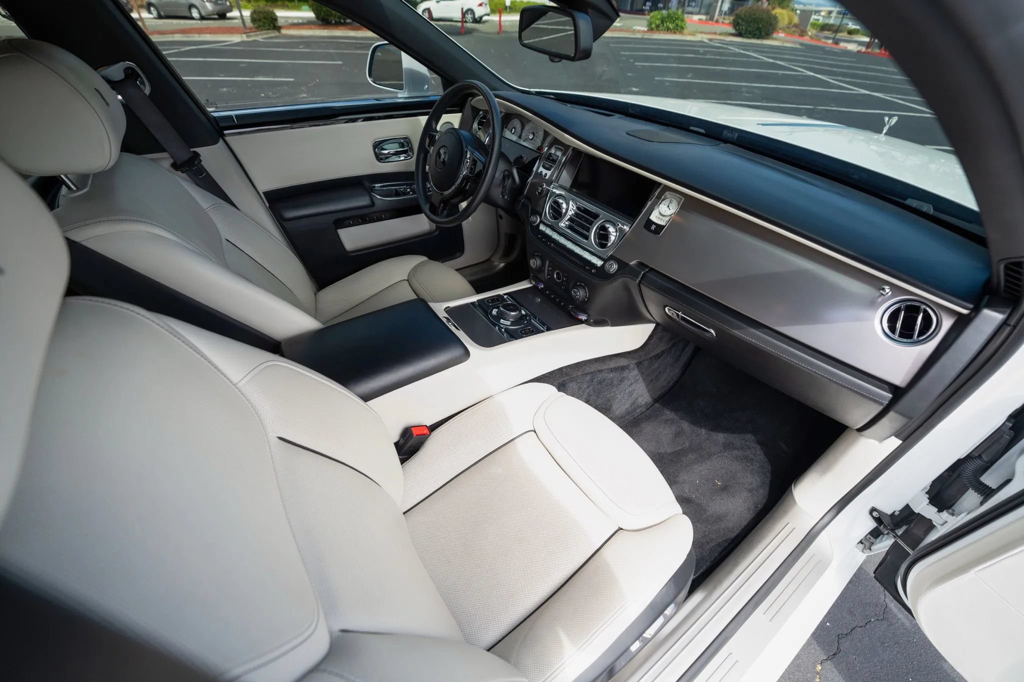 Used 2018 Rolls-Royce Ghost RWD image 20