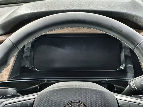 Used 2024 Volkswagen Atlas SE image 24