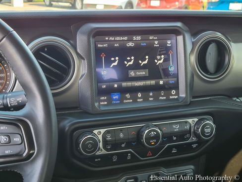Used 2023 Jeep Gladiator Sport AWD/4WD image 23