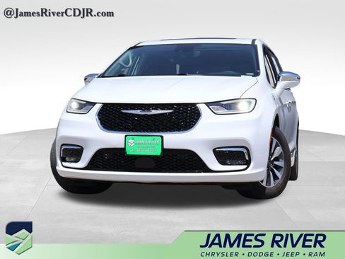 Used 2022 Chrysler Pacifica Limited FWD image 1