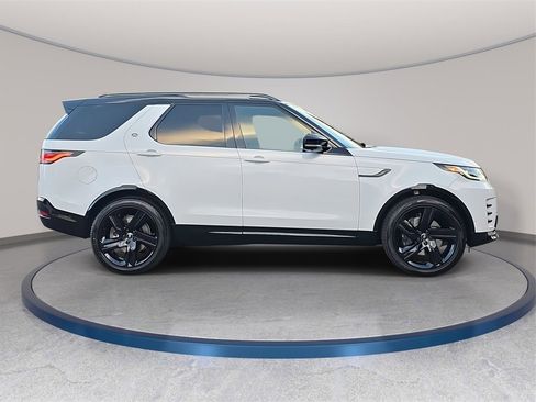 New 2026 Land Rover Discovery Limited Edition image 4