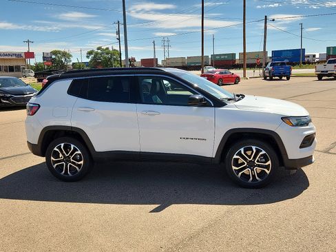Used 2023 Jeep Compass Limited image 5