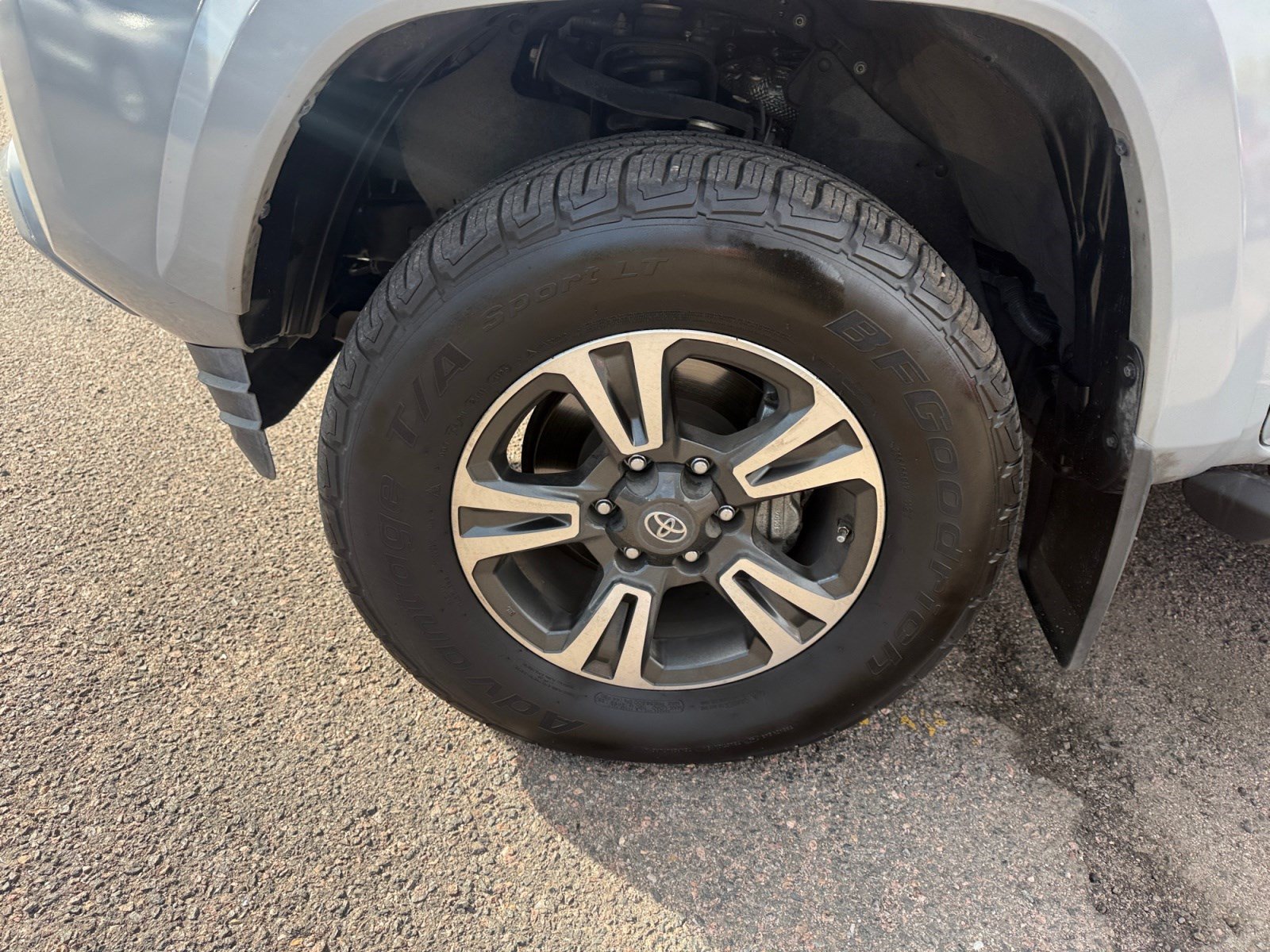 Used 2018 Toyota Tacoma TRD Sport AWD/4WD image 24