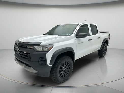 Used 2024 Chevrolet Colorado Trail Boss w/ Advanced Trailering Package AWD/4WD image 3