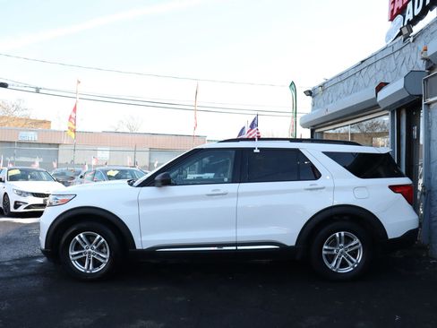 Used 2023 Ford Explorer XLT w/ Equipment Group 202A image 5