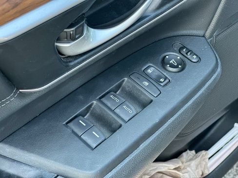 Used 2020 Honda CR-V Touring image 18