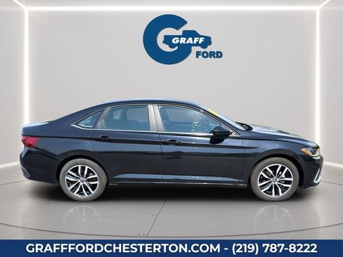 Used 2025 Volkswagen Jetta SE FWD image 6