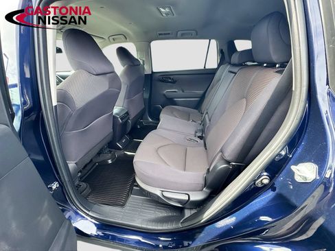 Used 2023 Toyota Highlander LE FWD image 30