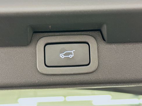 Used 2018 Land Rover Discovery HSE AWD/4WD image 28