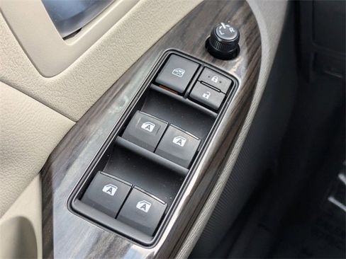 Used 2016 Toyota Sienna XLE image 26