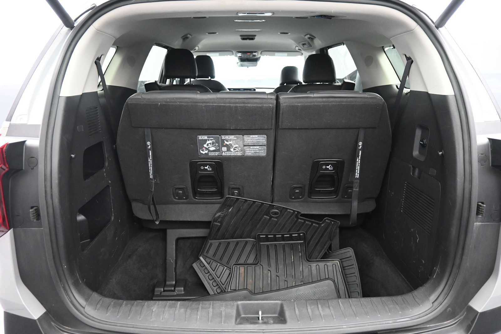 Used 2025 Kia Carnival EX FWD image 22