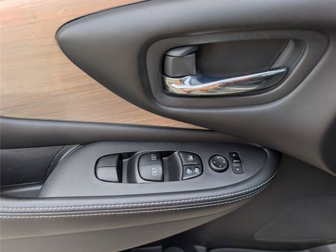 Used 2018 Nissan Murano SV AWD/4WD image 17