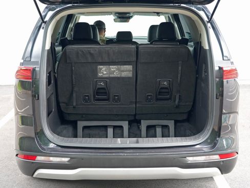 Used 2023 Kia Carnival LX FWD image 9