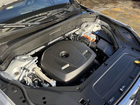 Used 2023 Volvo XC90 T8 Ultimate w/ Lounge Package image 14