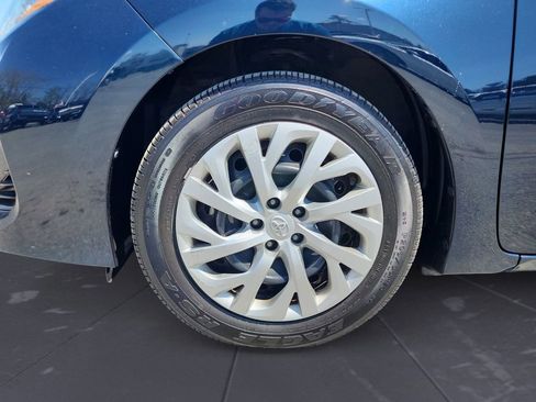 Used 2017 Toyota Corolla LE w/ Carpet Mat Package (TMS) FWD image 14