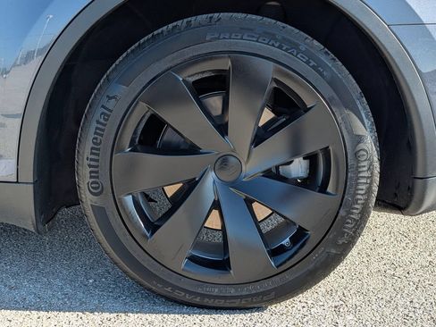Used 2023 Tesla Model Y Long Range AWD/4WD image 21