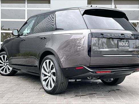 New 2025 Land Rover Range Rover SE image 3