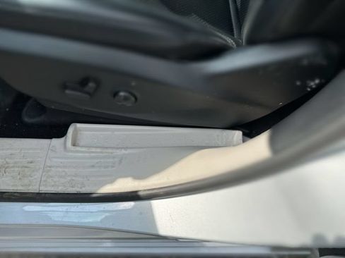 Used 2024 Chrysler Pacifica Touring-L FWD image 14