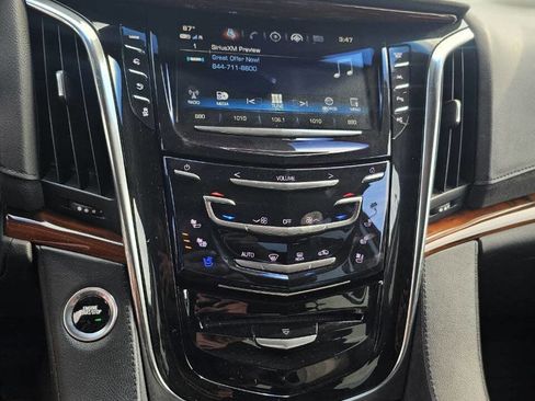 Used 2017 Cadillac Escalade Luxury image 11