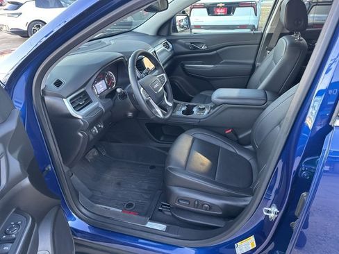 Used 2023 GMC Acadia SLT w/ Preferred Package image 9