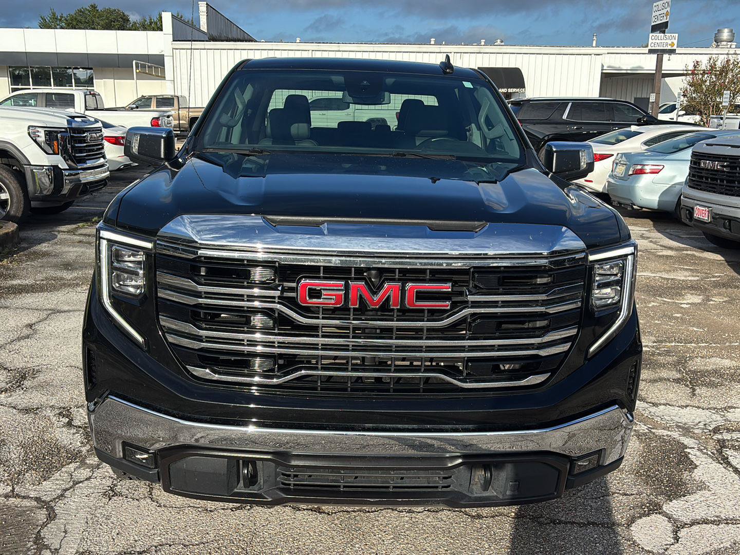 Used 2023 GMC Sierra 1500 SLT w/ SLT Premium Package AWD/4WD image 2