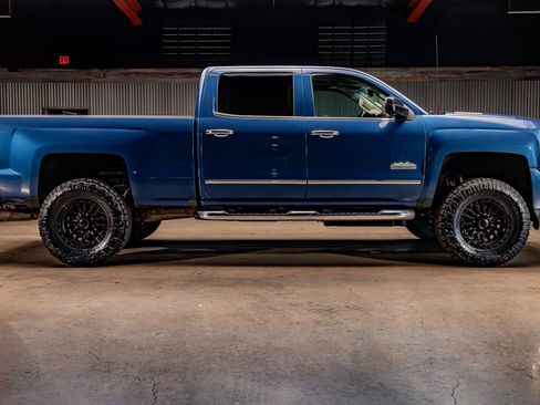 Used 2016 Chevrolet Silverado 2500 High Country w/ Duramax Plus Package image 11