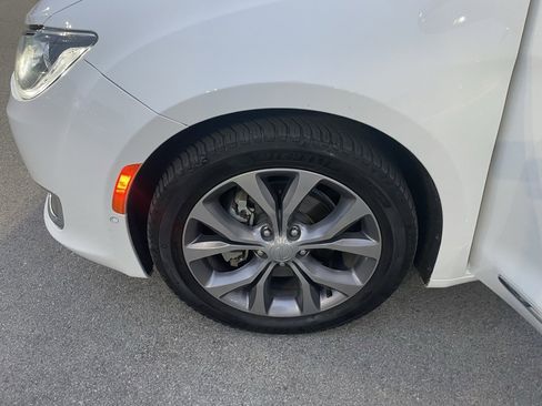 Used 2020 Chrysler Pacifica Limited w/ Tire & Wheel Group image 11