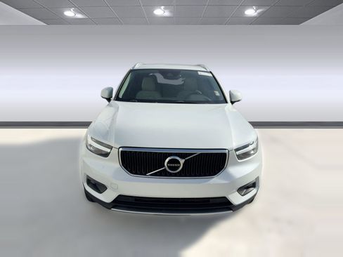 Certified 2021 Volvo XC40 T5 Momentum w/ Climate Package image 6