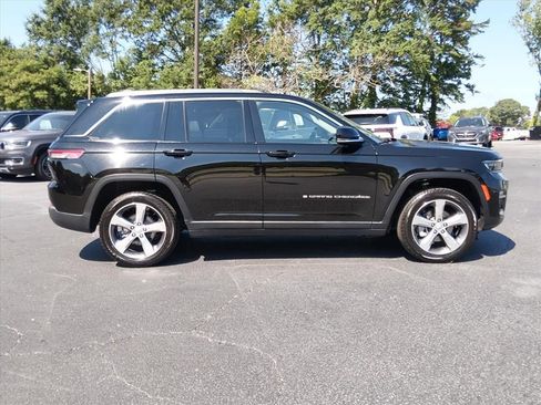 Used 2022 Jeep Grand Cherokee Limited RWD image 3