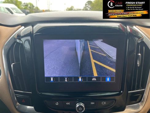 Used 2023 Chevrolet Traverse Premier FWD image 21