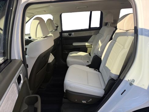 Used 2025 Hyundai Santa Fe Calligraphy image 16