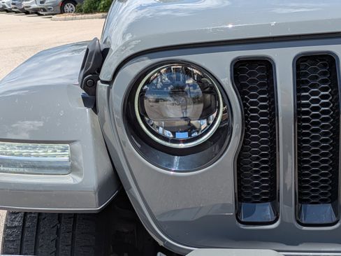 Used 2022 Jeep Gladiator Overland AWD/4WD image 10