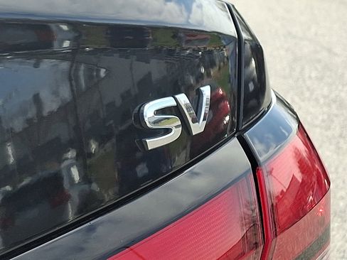 Used 2023 Nissan Versa SV image 29