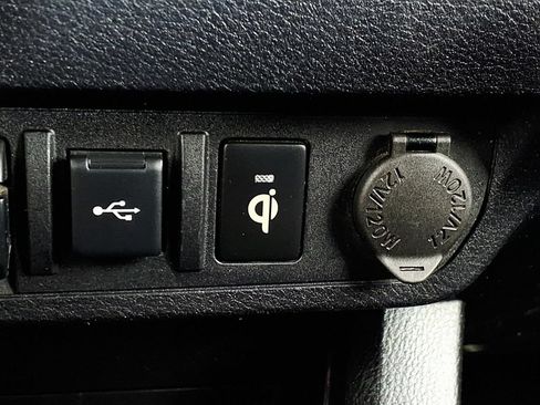Used 2020 Toyota Tacoma TRD Sport AWD/4WD image 25