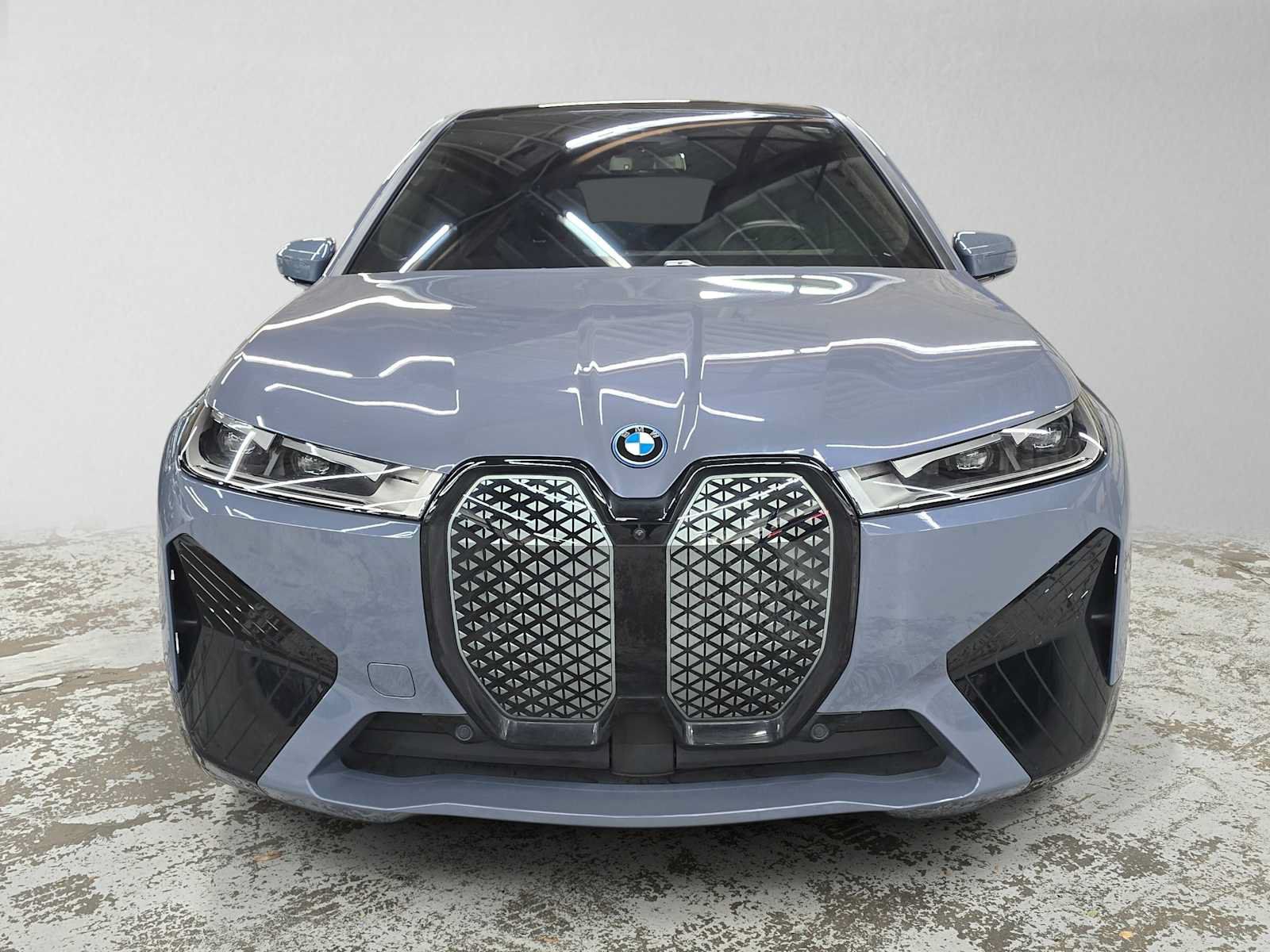 Used 2024 BMW iX xDrive50 w/ Sport Package AWD/4WD image 8