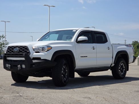 Used 2021 Toyota Tacoma TRD Off-Road AWD/4WD image 13